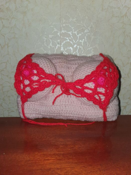 Подушка в форме женской груди (ручная работа)