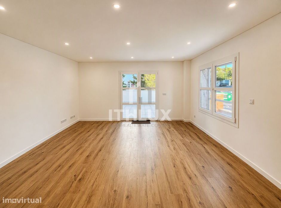 Apartamento T2 com Suíte e Terraço Privativo de 60 m² — Urbanização Ca