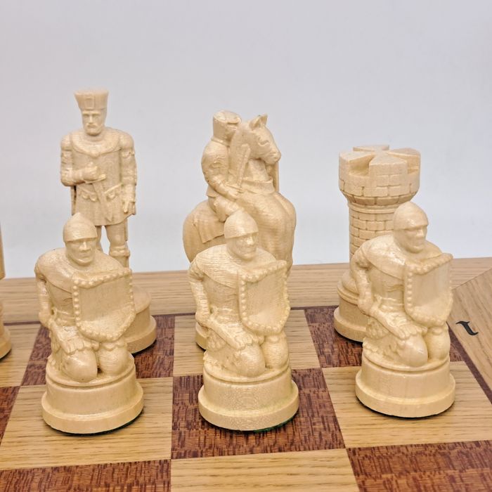 Шахи дерев'яні "Європа. Середньовіччя". 62х62см. Шахматы