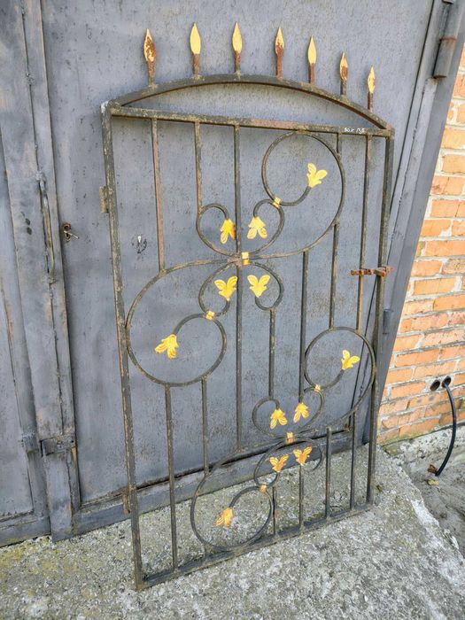 Фіртка металева 90 х 136 з елементами ковки