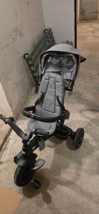 Rowerek trójkołowy Kinderkraft z prowadnikiem i obrotowym siedziskiem