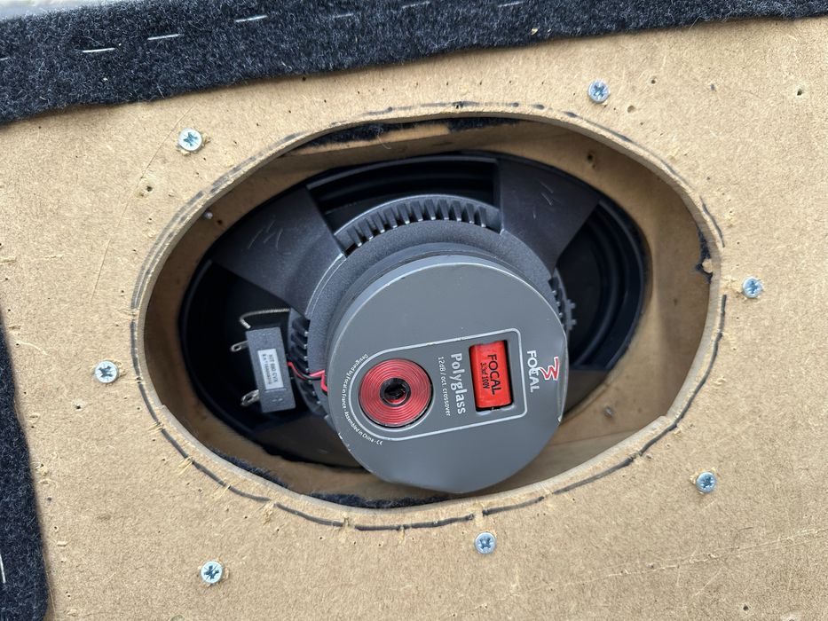 Subwoofer, amplificador e medios Focal
