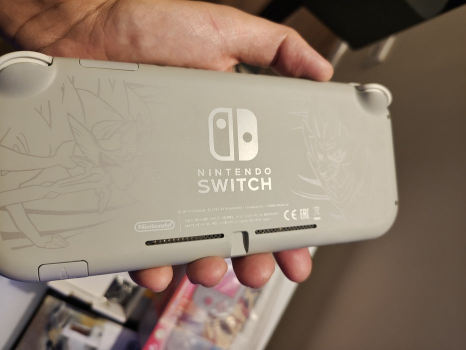Nintendo Switch Lite desbloqueada Pokémon