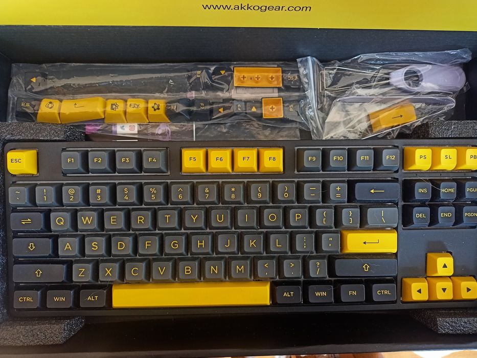 Klawiatura mechaniczna firmy Akko jak nowa