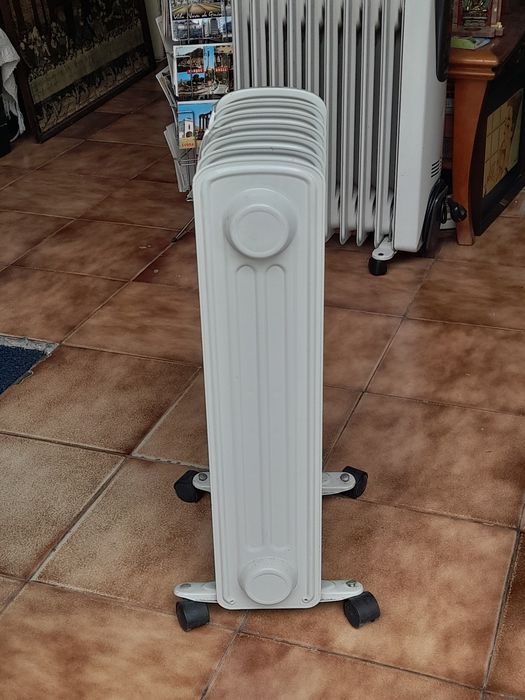 Aquecedor a óleo com 6 elementos a funcionar lindamente marca Kunft