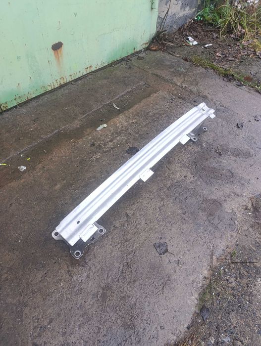 Продам задний усилитель бампер audi A4 B9