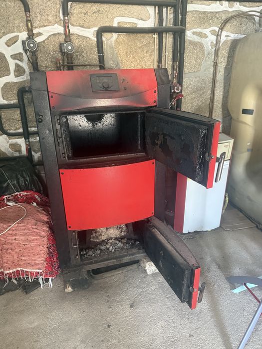Caldeira de água quente a lenha. Modelo FAR PB L~25/POTENCIA NOM. 25 KW/pressao MAX. 3 bar / tensao 230 V / Frequencia 50 Hz
