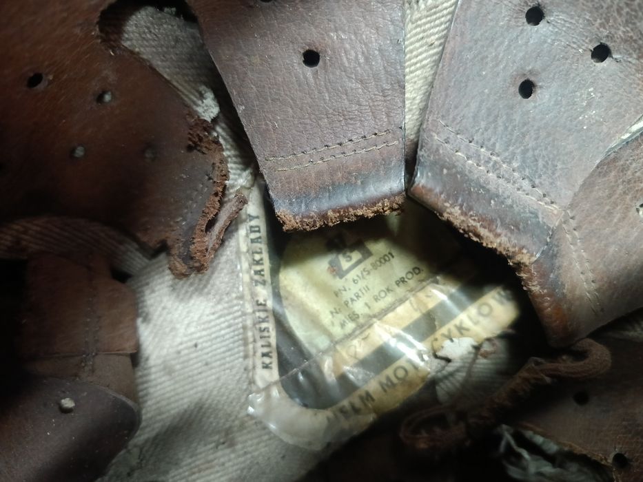 Stary PRL  kask  orzeszek  wyprzedaż garażowa kolekcji