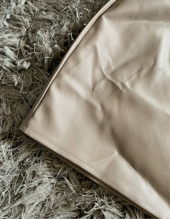 Nowa beżowa spódnica mini z ekoskóry Missguided