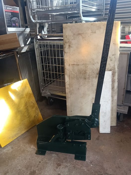 Guilhotina grande corta chapa e barra