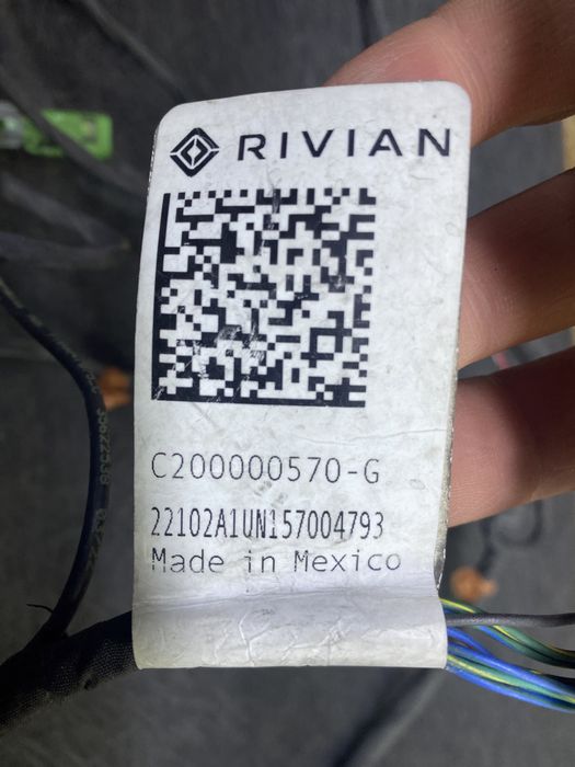 Rivian проводка бампера