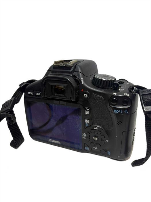 Aparat Canon EOS 550D z obiektywem 18-55 i ładowarką