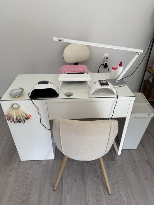 Aluga-se Mesa de manicure