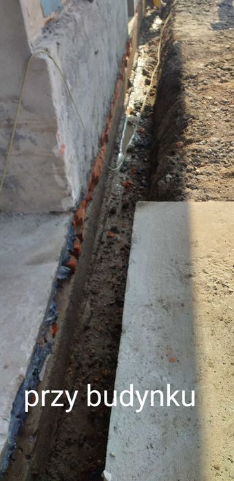 Koparka ,wykopy pod przyłącza.