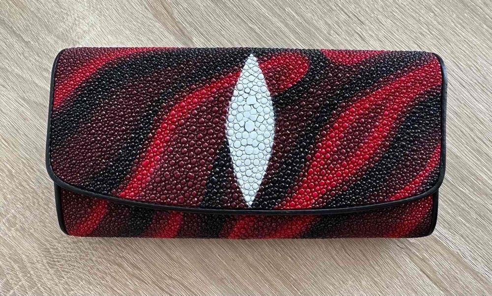 Кошелек портмоне женский из натур.кожи ската красный черный волны