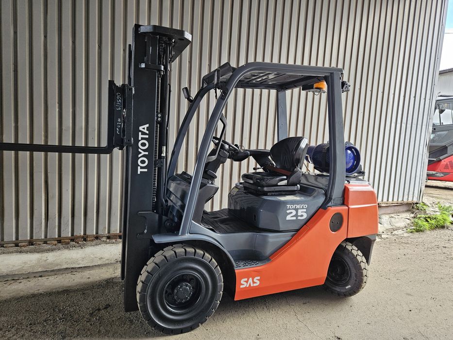 Навантажувач Toyota 2,5 т газ. Вилочный погрузчик Тойота газ 2,5 т