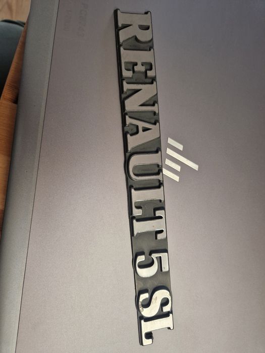 Znaczek emblemat renault 5