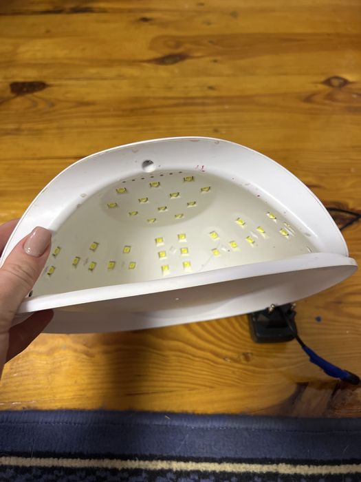 Лампа для нігтів