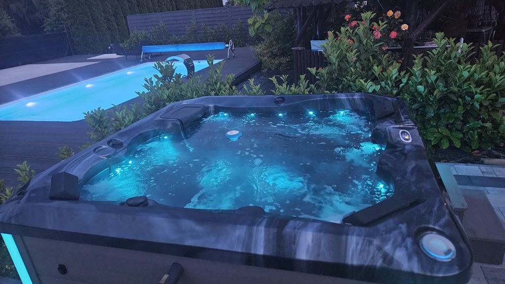 Jacuzzi ogrodowe wanna spa Tebas LuxSpa LIVSIA