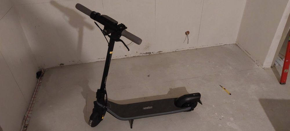 Hulajnoga elektryczna Segway Nineboot E2 prawie nowa