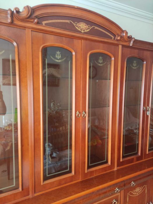 Móvel de sala/ Cristaleira em madeira