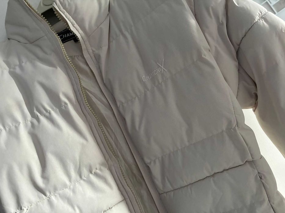 Casaco usado poucas vezes, Único defeito é o fecho estragado.