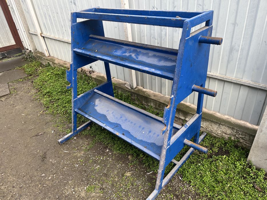 Стійка під гантелі і млинці