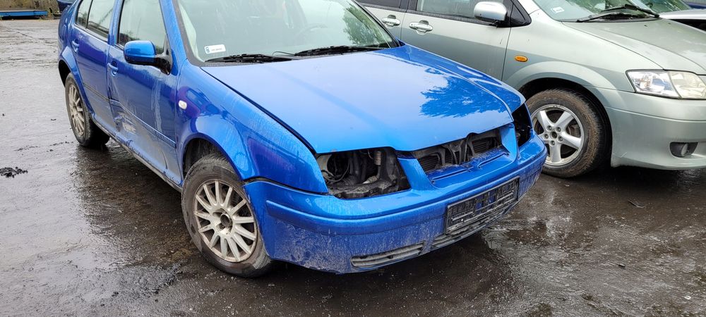 zderzak przedni bora la5w oryginał
