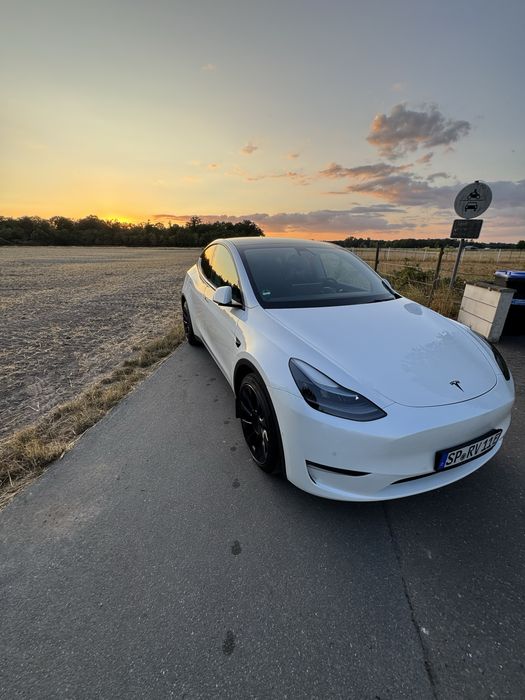 Tesla Y long range hak holowniczy felgi turbiny