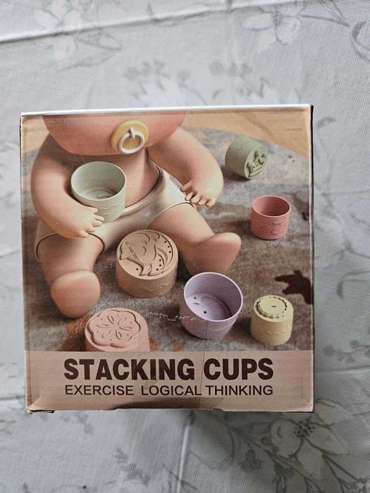 Torre de Copos Empilháveis em Silicone (9 Peças) - NOVO
