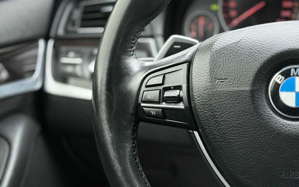 BMW 520I 2012 року