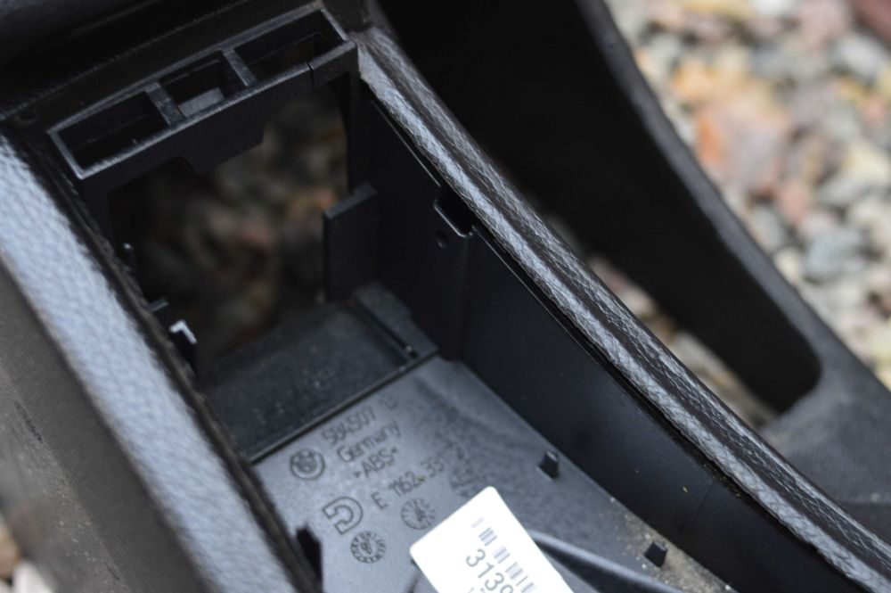 BMW E90 / E92 / E91 ORYGINALNY środkowy tunel + podłokietnik EUROPA