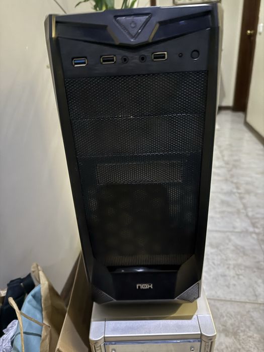 Selling computer case445836955767941120