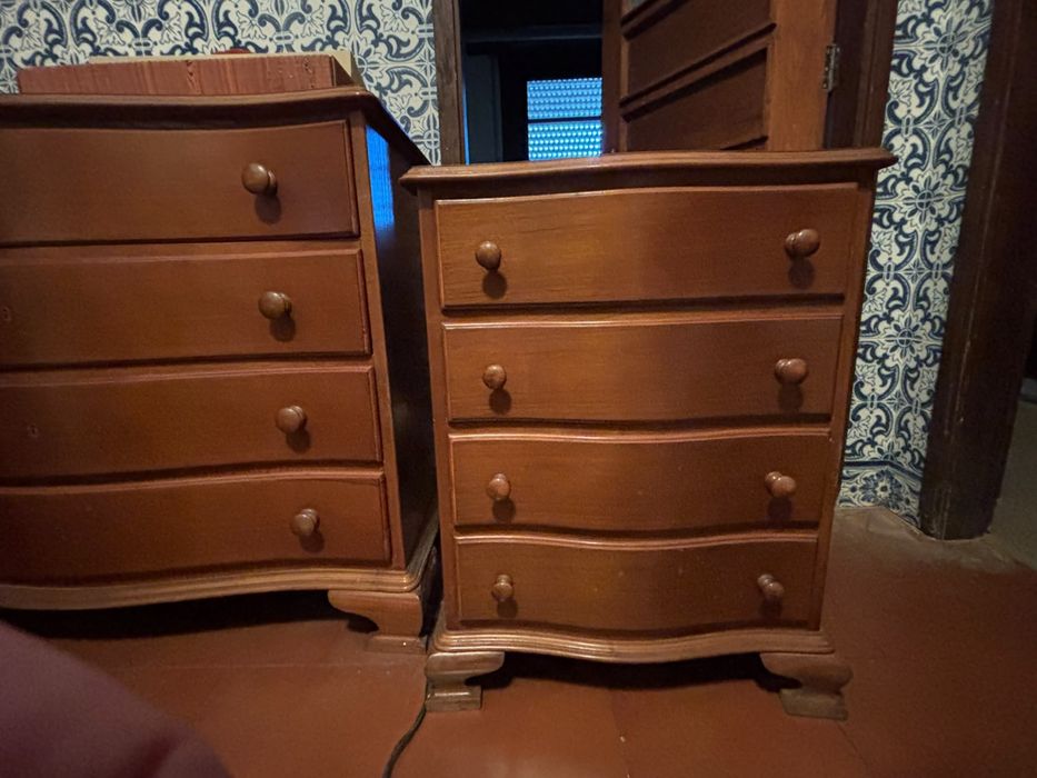 Comoda e mesa de cabeceira