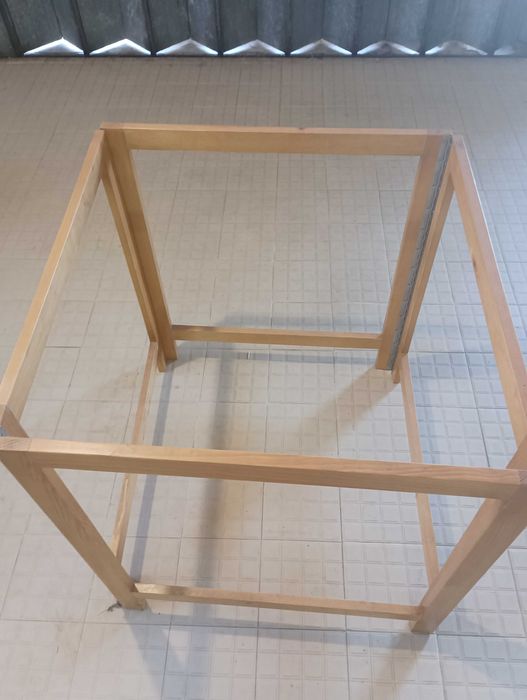 Mesa circular em pinho