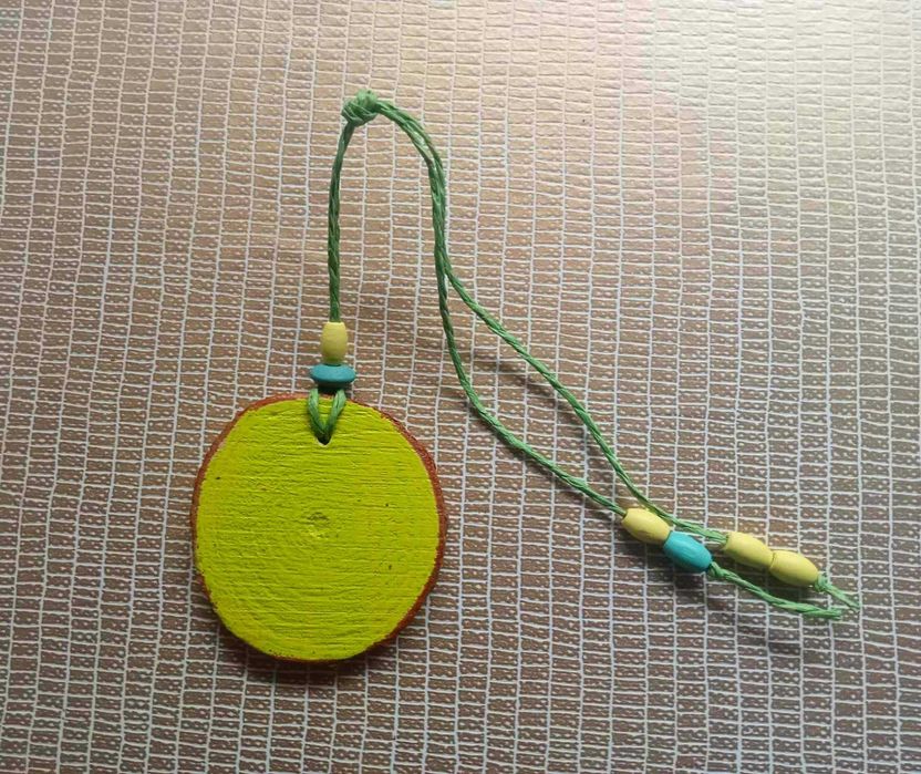 Pendurante rodela de madeira "Pétalas"