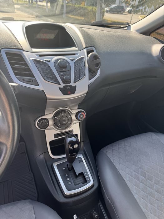 Ford Fiesta 2012 1.4 бензин автомат