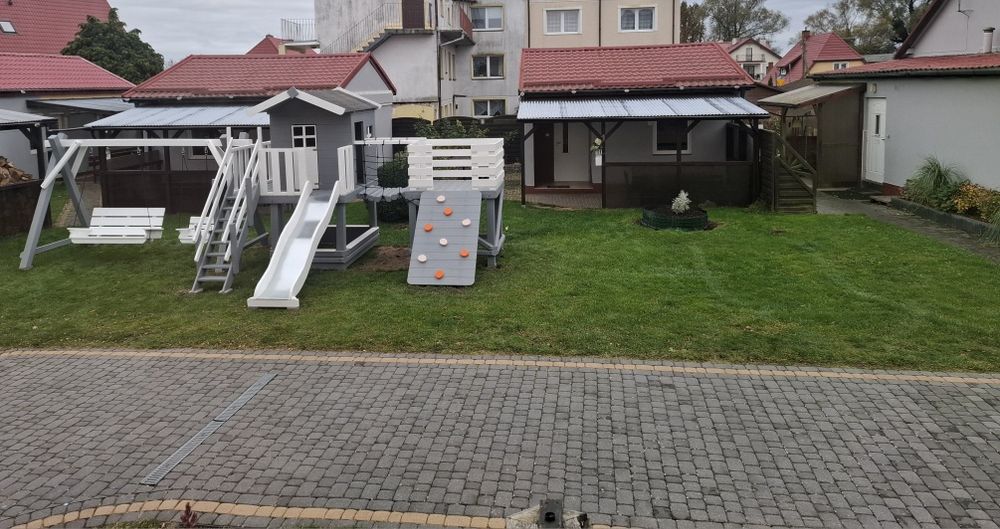 "Domki i pokoje Przy Molo" - 20 metrów od plaży