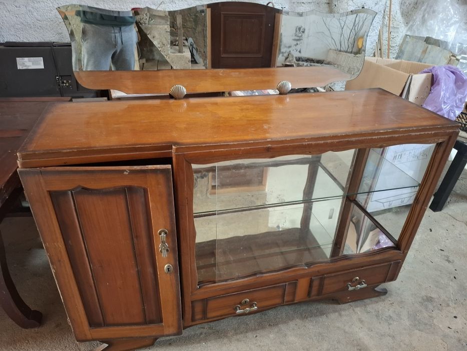 Móveis antigos para restauro