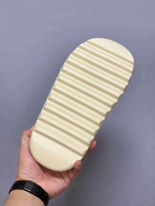 adidas_Yeezy_Slide_Bone_matowe R. 37