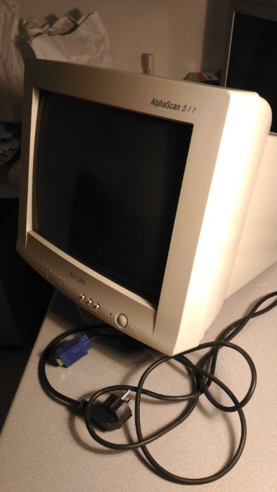 Monitor antigo da marca Sampo