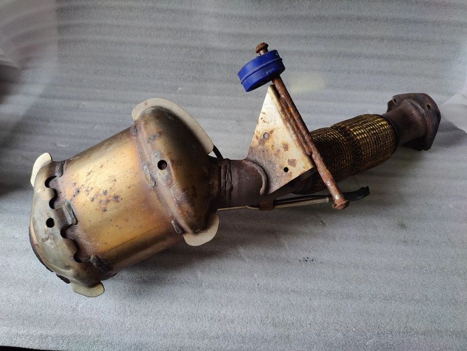 volvo v60 2020 2.0 t5 katalizator 32242442
