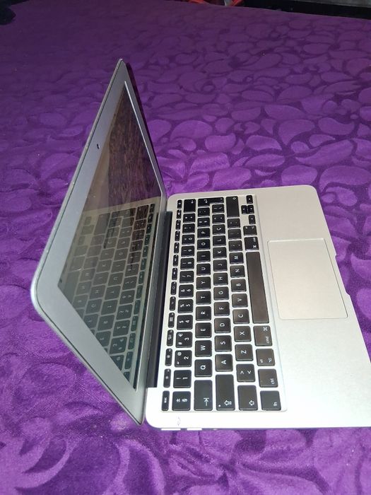 Portátil Apple versão 10.15.7 Macbook Air