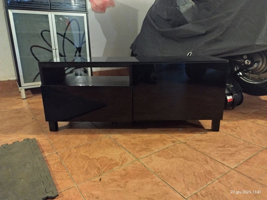 Praktyczna szafka RTV