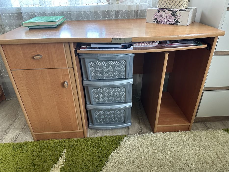 Стіл компʼютерний для письма