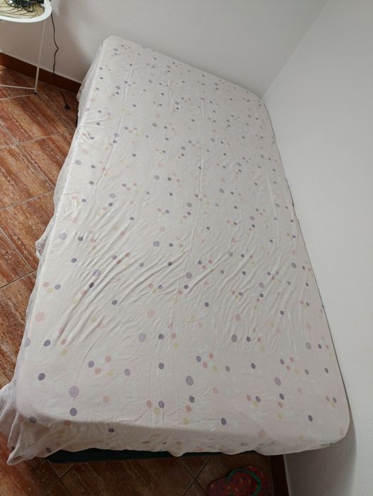 Cama de solteiro com colchão
