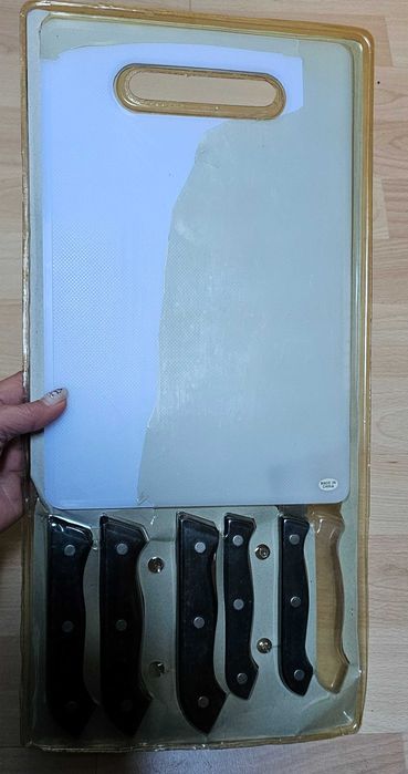 Conjunto 5 facas de cozinha e tábua