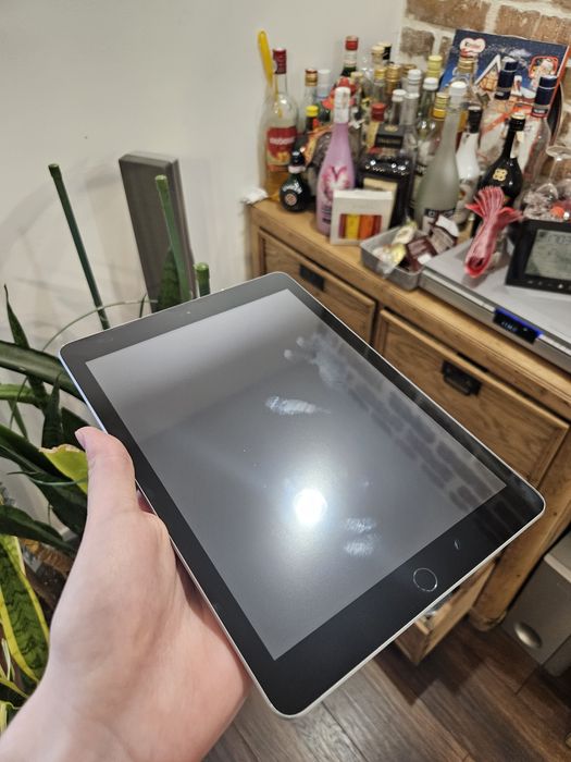 Apple iPad 6 generacji | Stan bardzo dobry | Touch ID nie działa