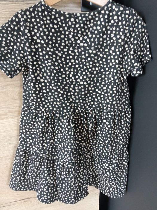 Bawełniana sukienka z printem H&M 122/128 trapezowy krój