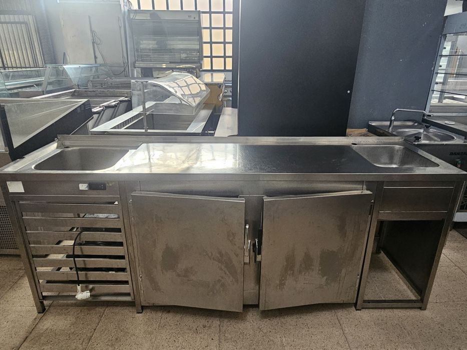 Bancada refrigerada com cubas